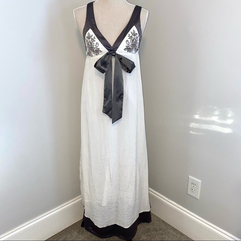 YA Los Angeles NEW romantic ivory & gray flowy embroidered maxi dress size Small